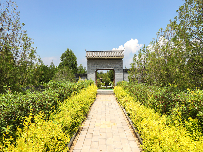 从昌平可以坐公交去中华永久陵园吗（陵园价格是多少）